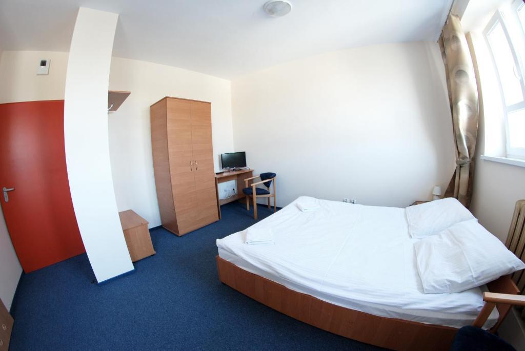 Hotel Stacja Кутно Номер фото