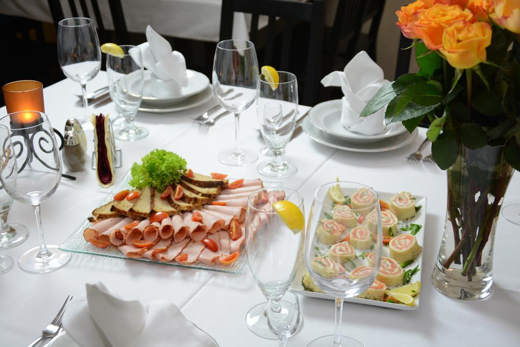 Hotel Stacja Кутно Экстерьер фото