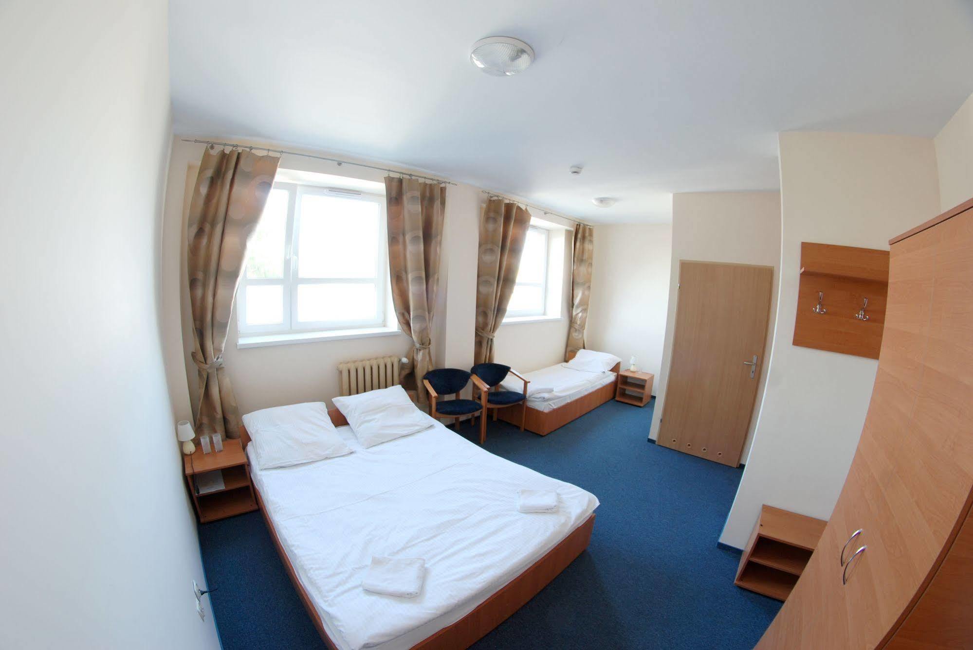 Hotel Stacja Кутно Экстерьер фото